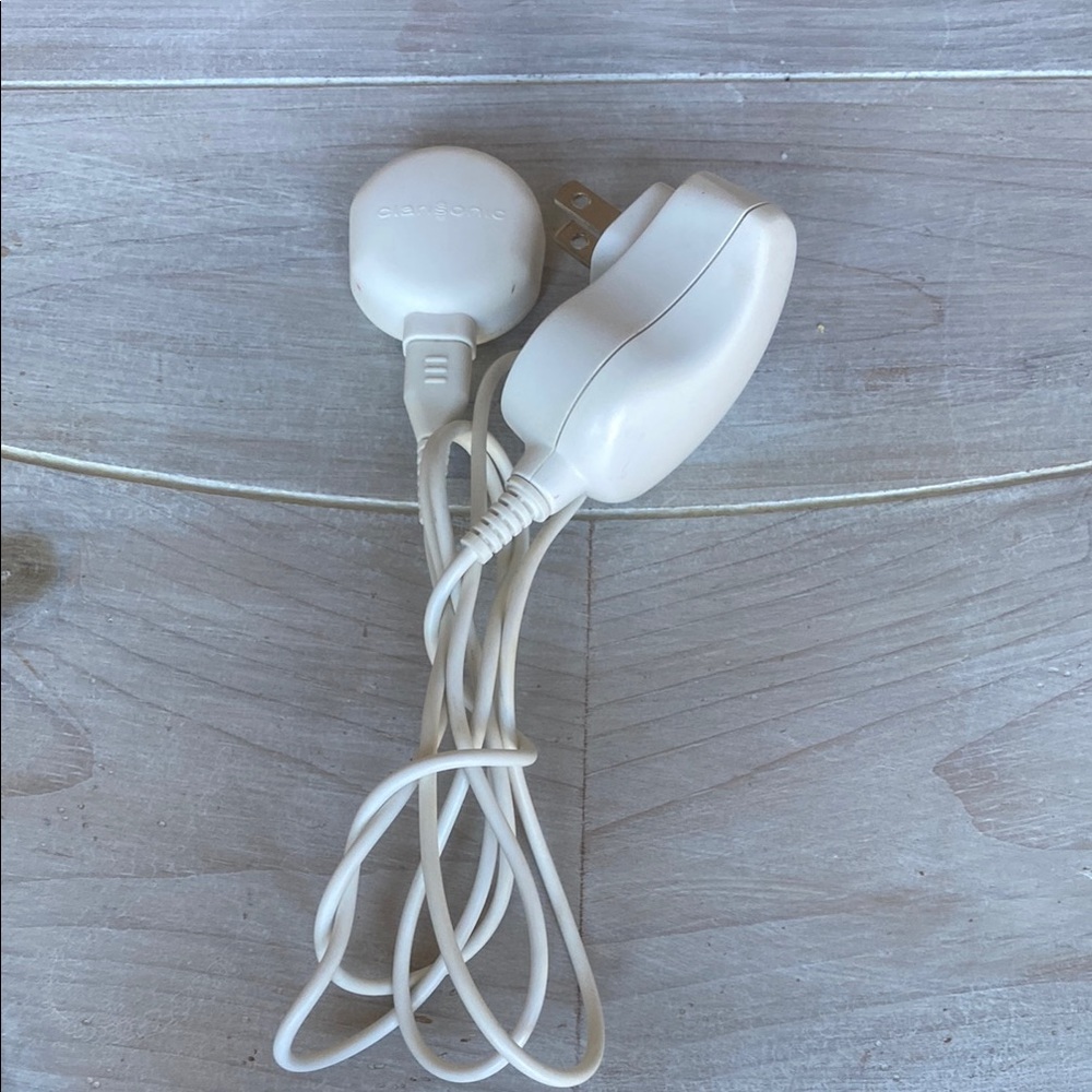 Clarisonic Charger with Plug - charger only